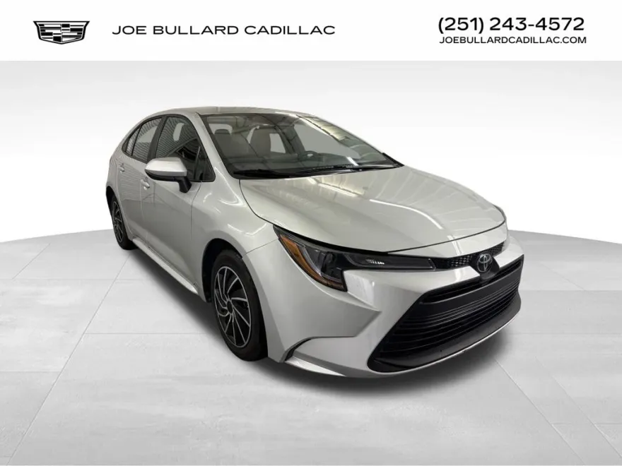 2024 Toyota Corolla LE photo 1