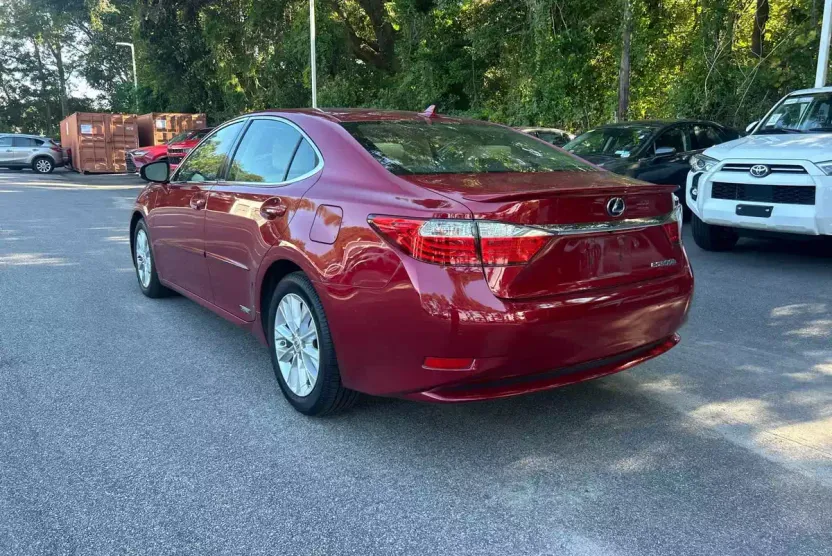 2014 Lexus ES 300h photo 1