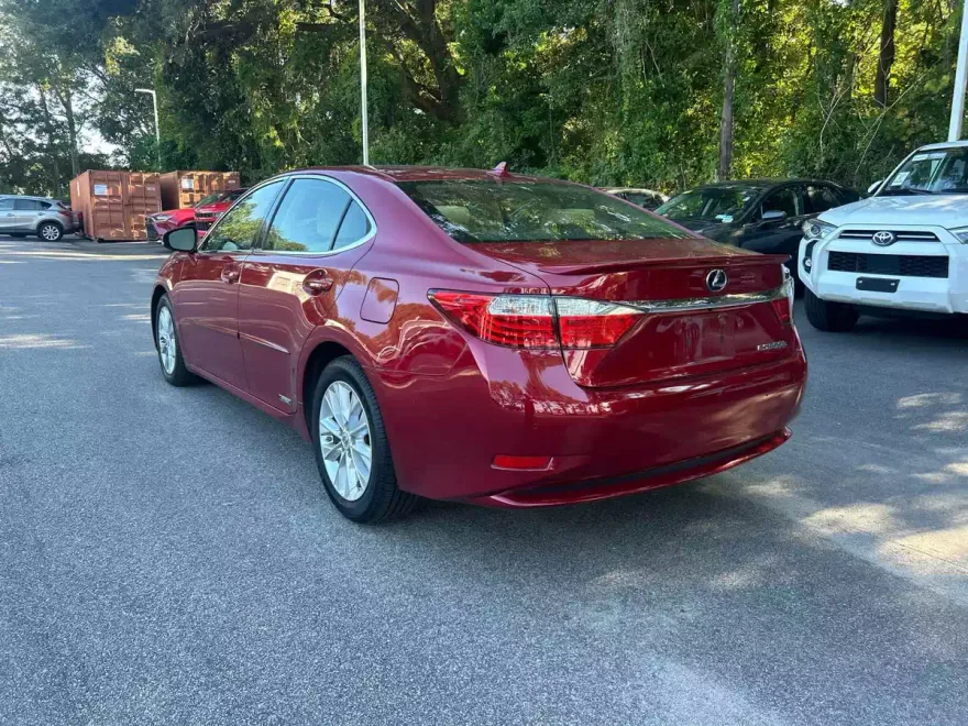 2014 Lexus ES 300h photo 1