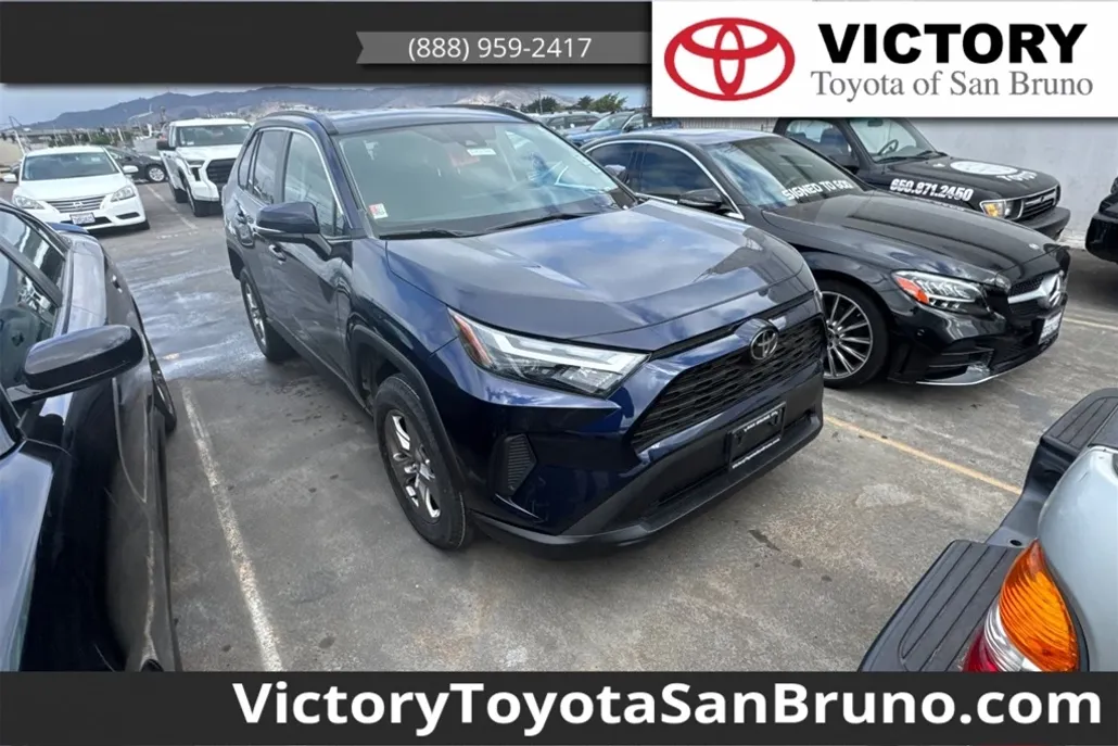 2023 Toyota RAV4 XLE photo 1