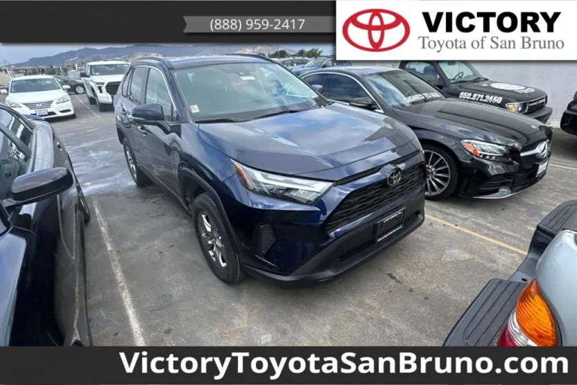 2023 Toyota RAV4 XLE photo 1