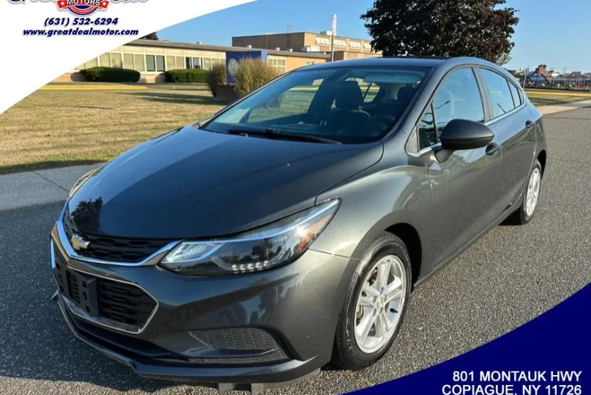 2018 Chevrolet Cruze LT photo 1