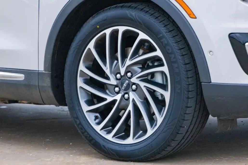 2019 Lincoln Nautilus Reserve photo 1
