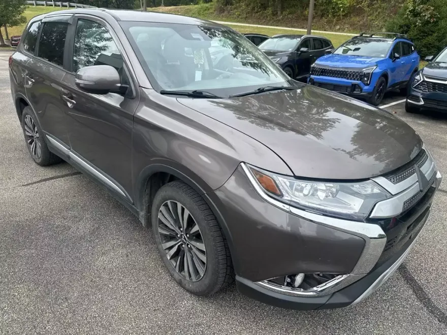 2020 Mitsubishi Outlander SE photo 1