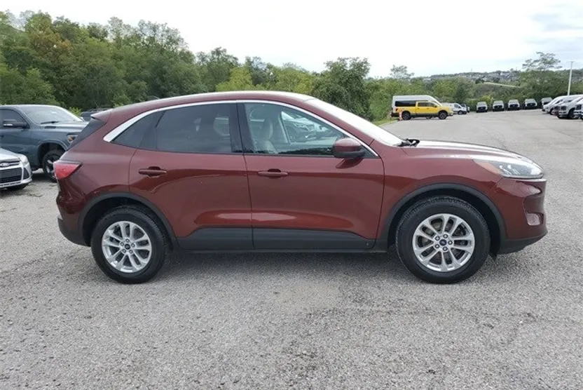 2021 Ford Escape SE photo 1