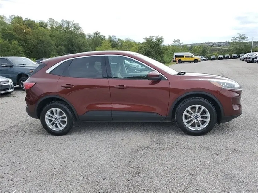 2021 Ford Escape SE photo 1
