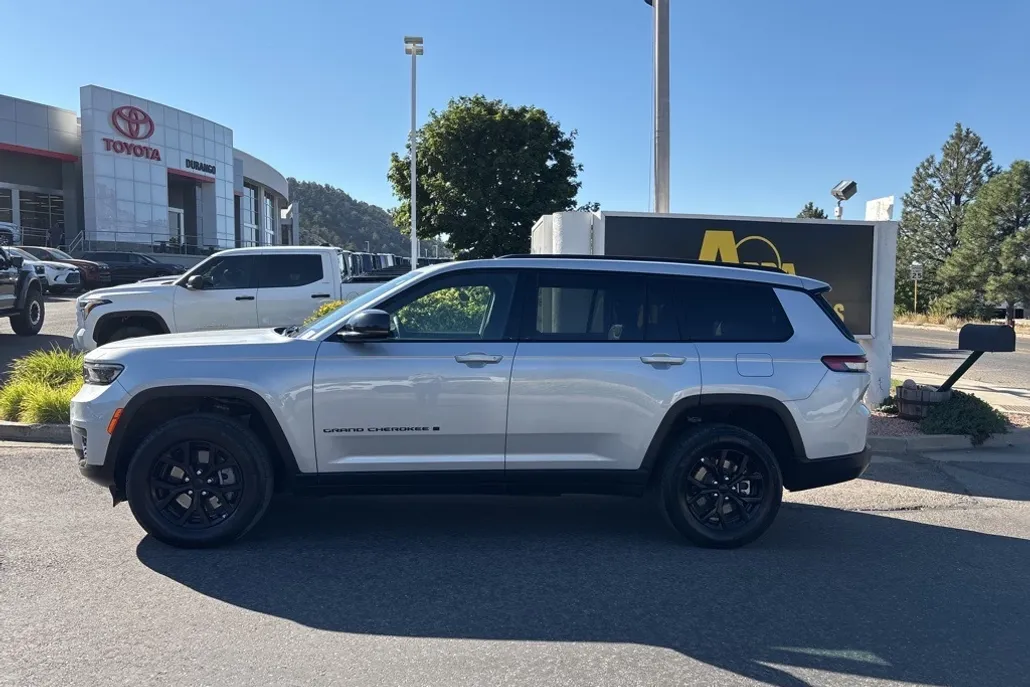 2024 Jeep Grand Cherokee Altitude photo 1