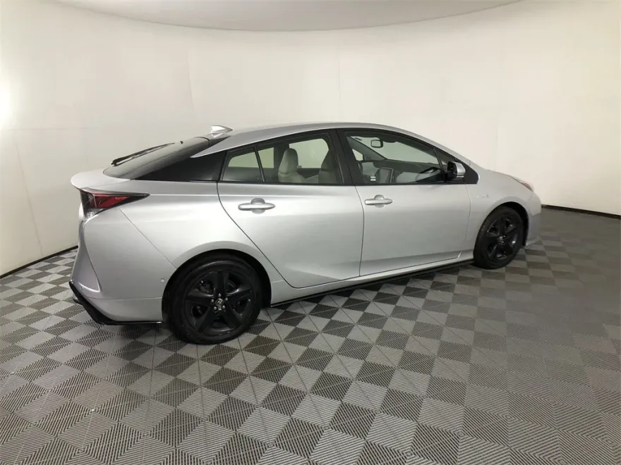 2018 Toyota Prius Four Touring photo 1