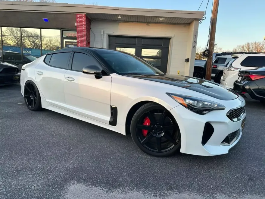 2019 Kia Stinger GT2 photo 1