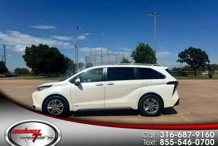 2021 Toyota Sienna Limited photo 1