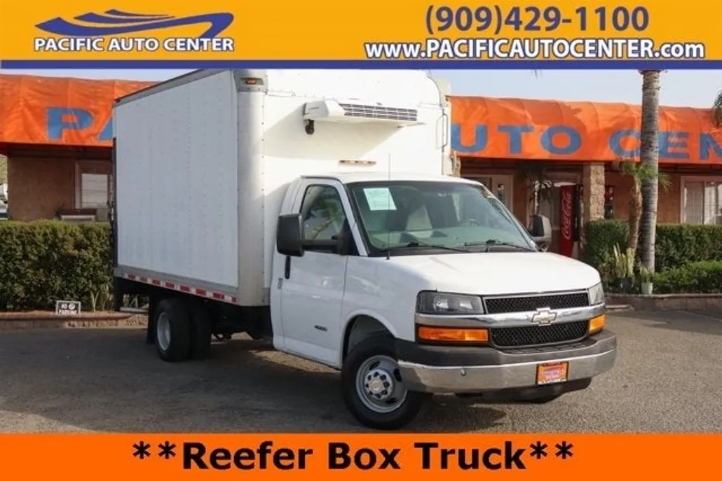 2016 Chevrolet Express Base photo 1