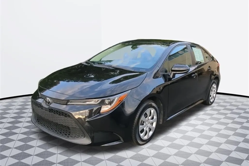 2022 Toyota Corolla LE photo 1