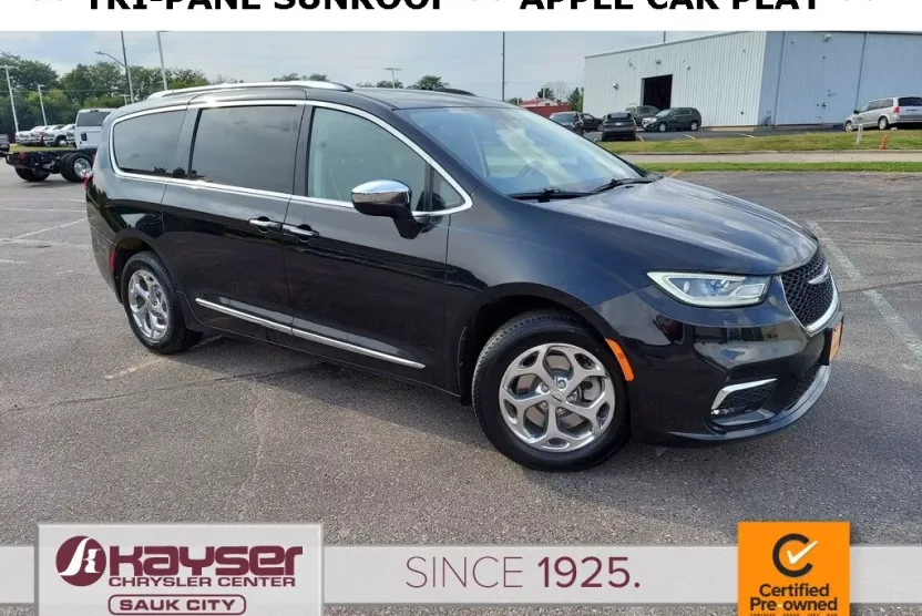 2021 Chrysler Pacifica Limited photo 1