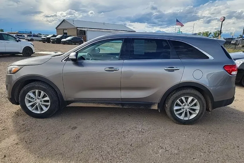 2017 Kia Sorento LX photo 1