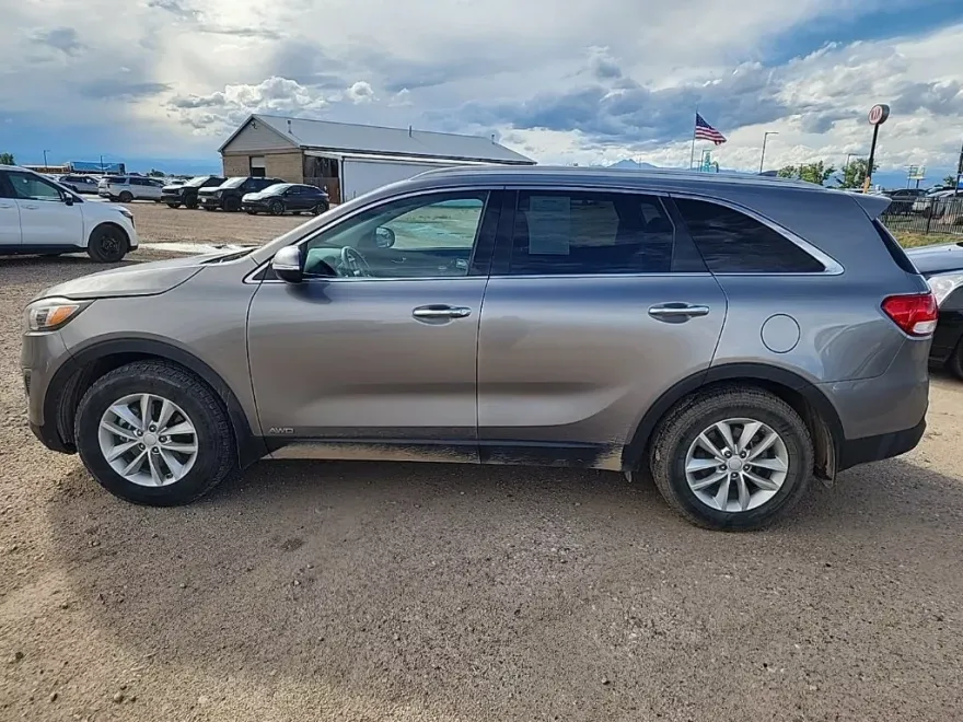 2017 Kia Sorento LX photo 1