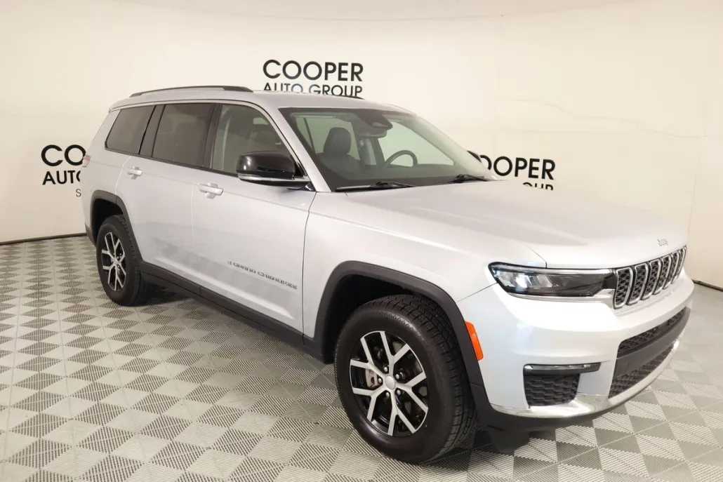 2023 Jeep Grand Cherokee Limited photo 1