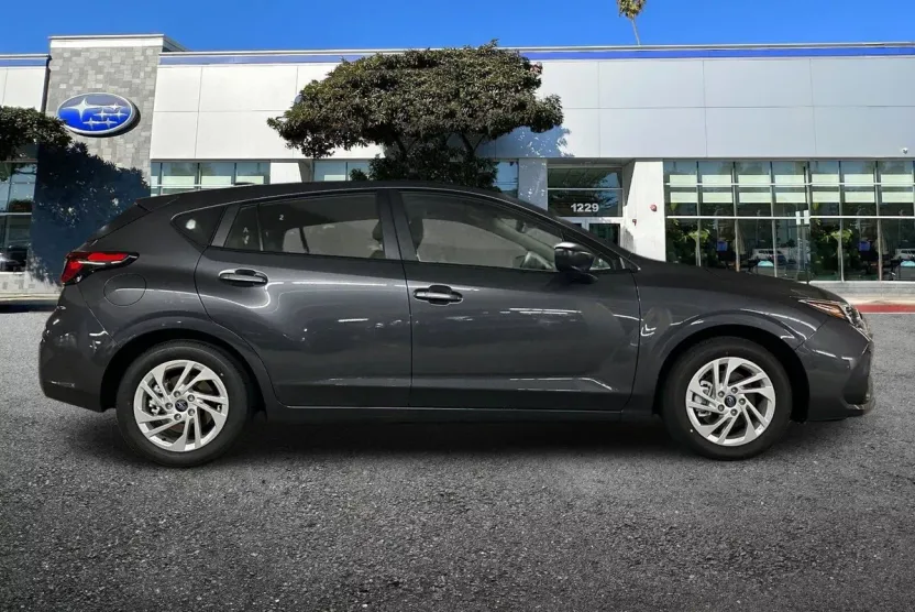 2025 Subaru Impreza Base photo 1