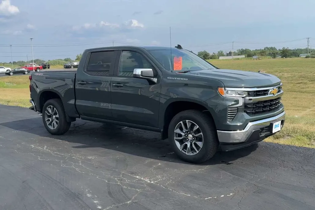 2026 Chevrolet Silverado 1500 LT photo 1