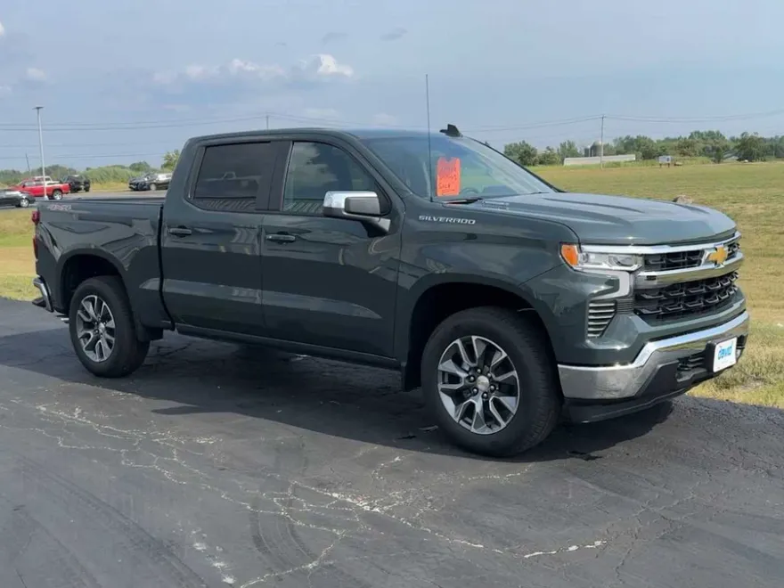 2026 Chevrolet Silverado 1500 LT photo 1