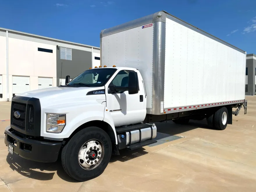 2025 Ford F-750 Regular Cab photo 1