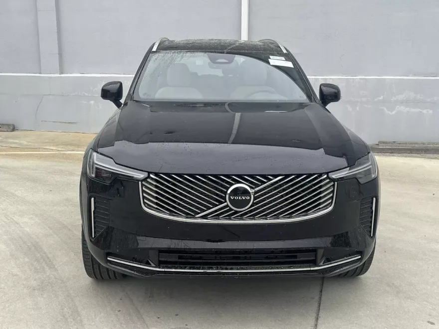 2025 Volvo XC90 Core photo 1