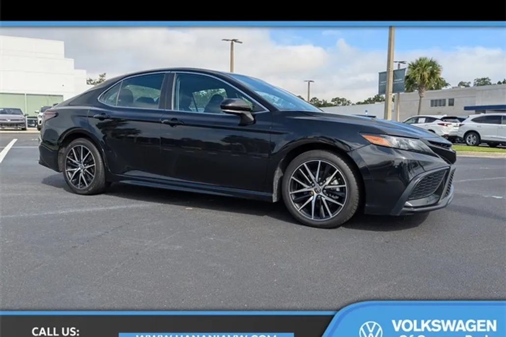 2023 Toyota Camry SE photo 1