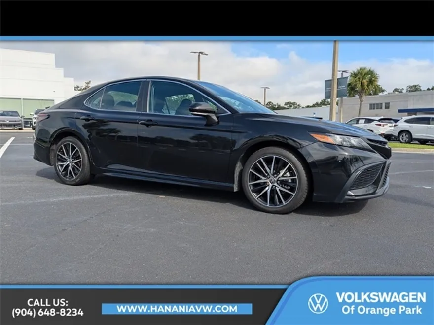 2023 Toyota Camry SE photo 1
