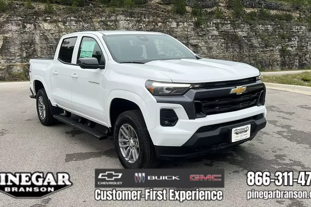 2026 Chevrolet Colorado LT photo 1