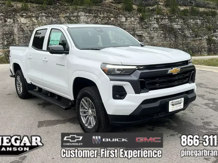 2026 Chevrolet Colorado LT photo 1