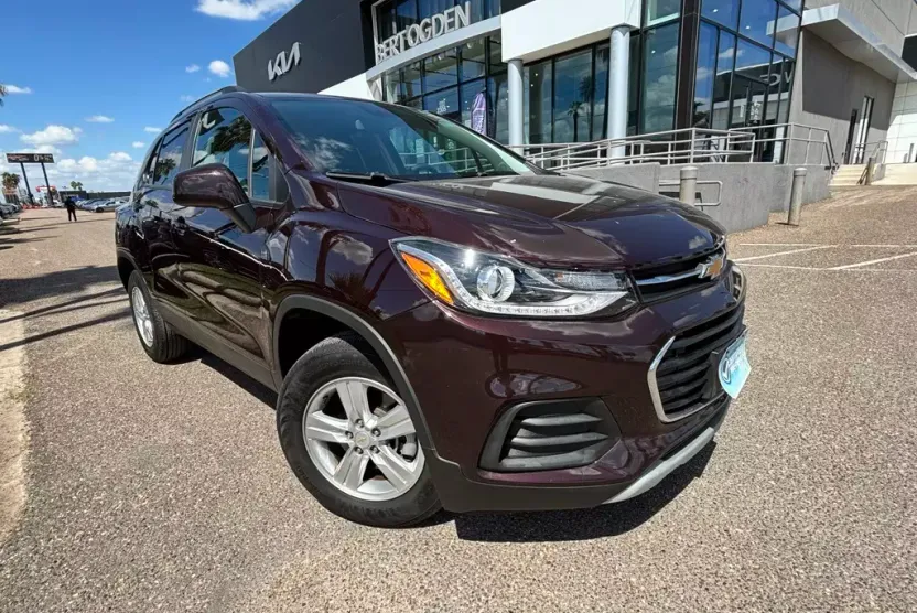 2022 Chevrolet Trax LT photo 1