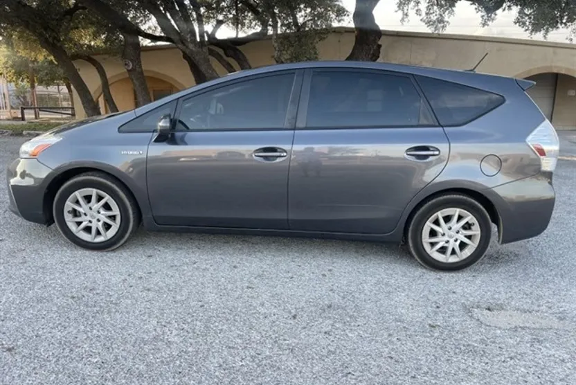 2014 Toyota Prius V Three photo 1