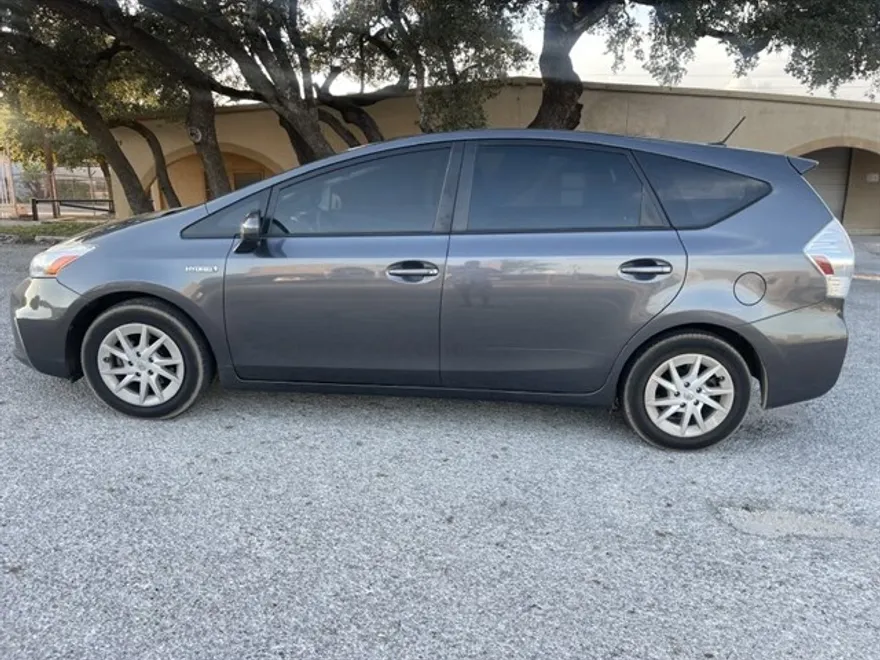 2014 Toyota Prius V Three photo 1