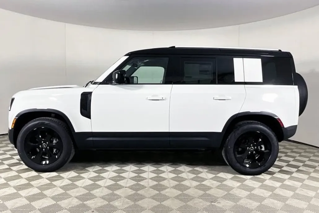 2025 Land Rover Defender 110 S photo 1