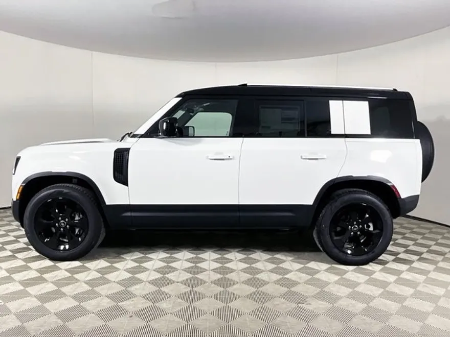 2025 Land Rover Defender 110 S photo 1