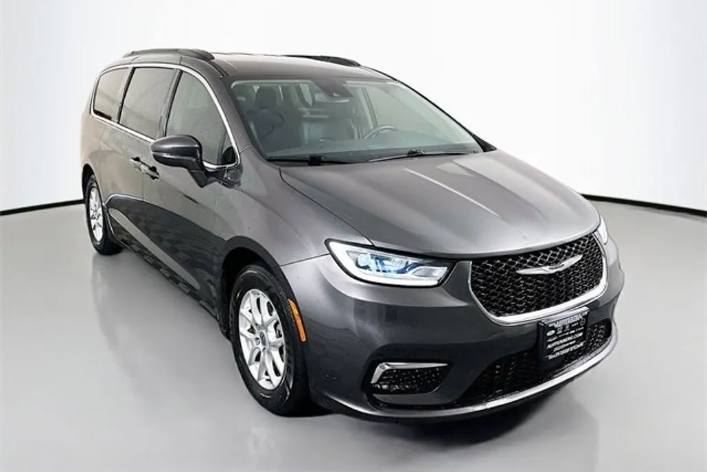 2022 Chrysler Pacifica Touring L photo 1