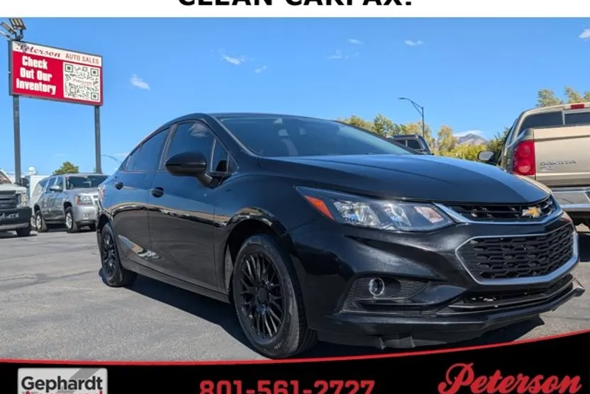 2017 Chevrolet Cruze LS photo 1