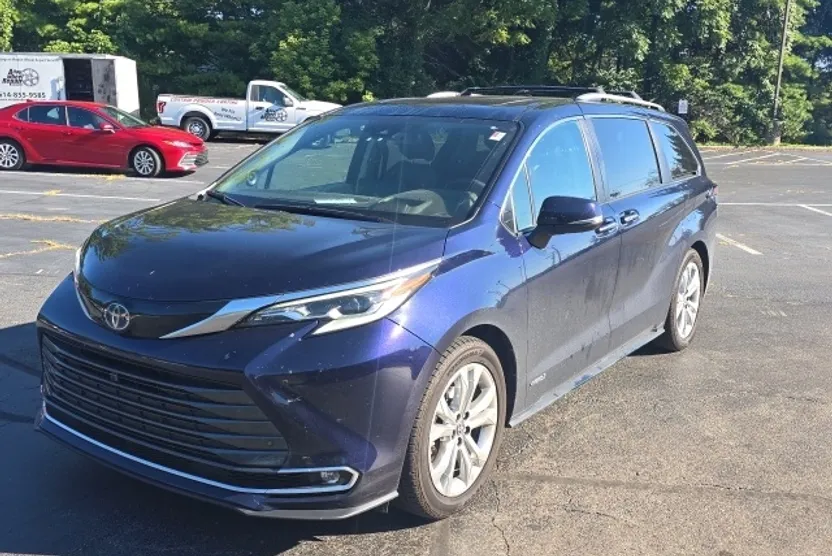 2021 Toyota Sienna Platinum photo 1