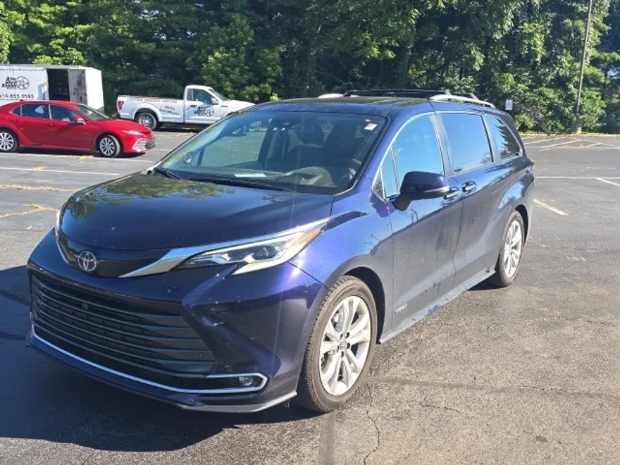 2021 Toyota Sienna Platinum photo 1
