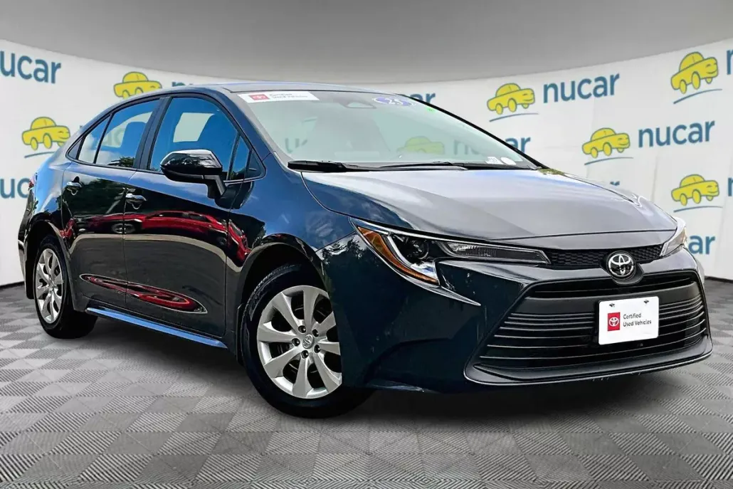 2025 Toyota Corolla LE photo 1