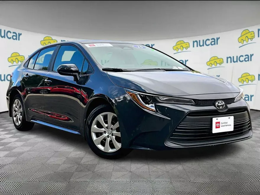 2025 Toyota Corolla LE photo 1
