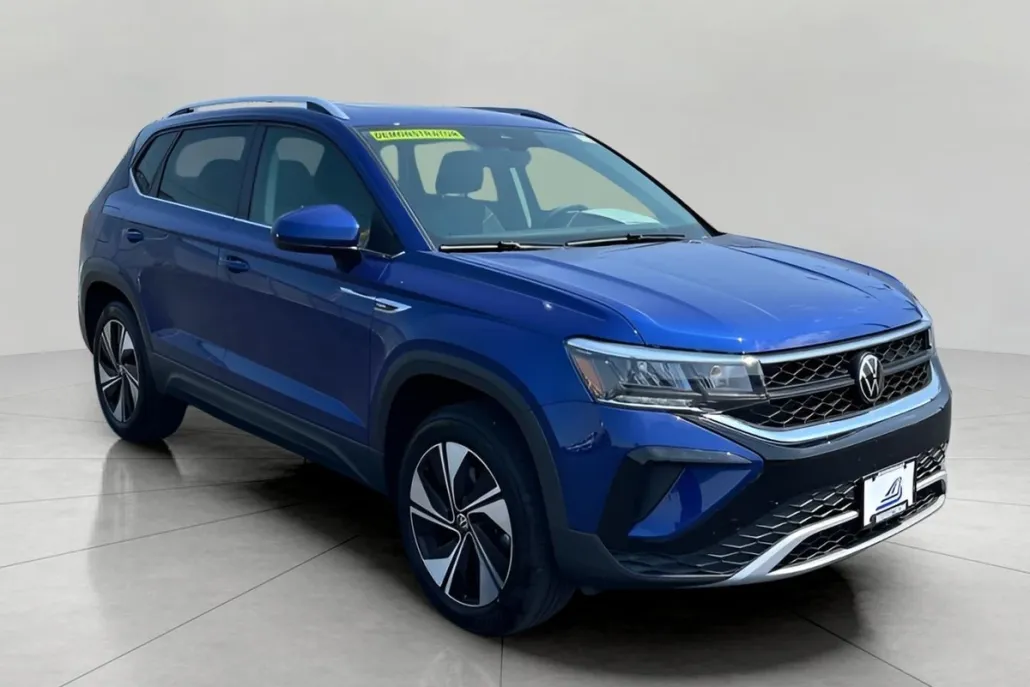 2024 Volkswagen Taos SE photo 1