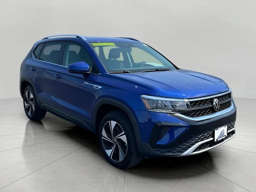 2024 Volkswagen Taos SE photo 1