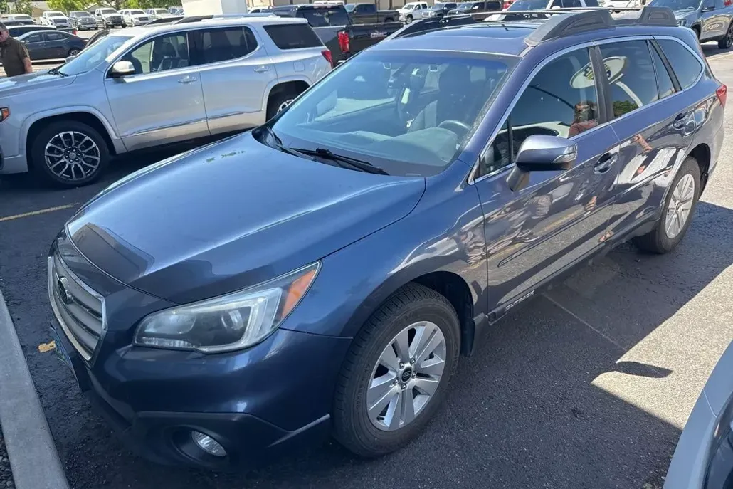 2017 Subaru Outback 2.5i Premium photo 1