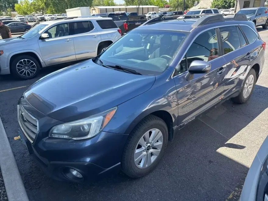 2017 Subaru Outback 2.5i Premium photo 1