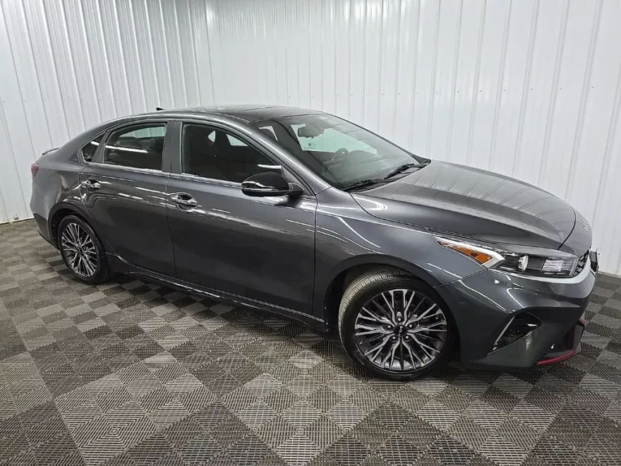 2022 Kia Forte GT-Line photo 1