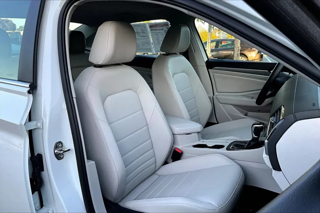 2024 Volkswagen Jetta SE photo 1