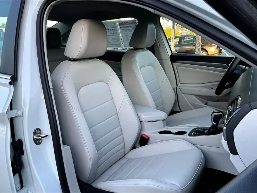 2024 Volkswagen Jetta SE photo 1