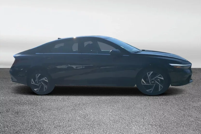 2025 Hyundai Elantra SEL Convenience photo 1