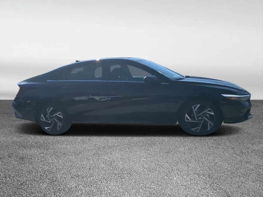 2025 Hyundai Elantra SEL Convenience photo 1