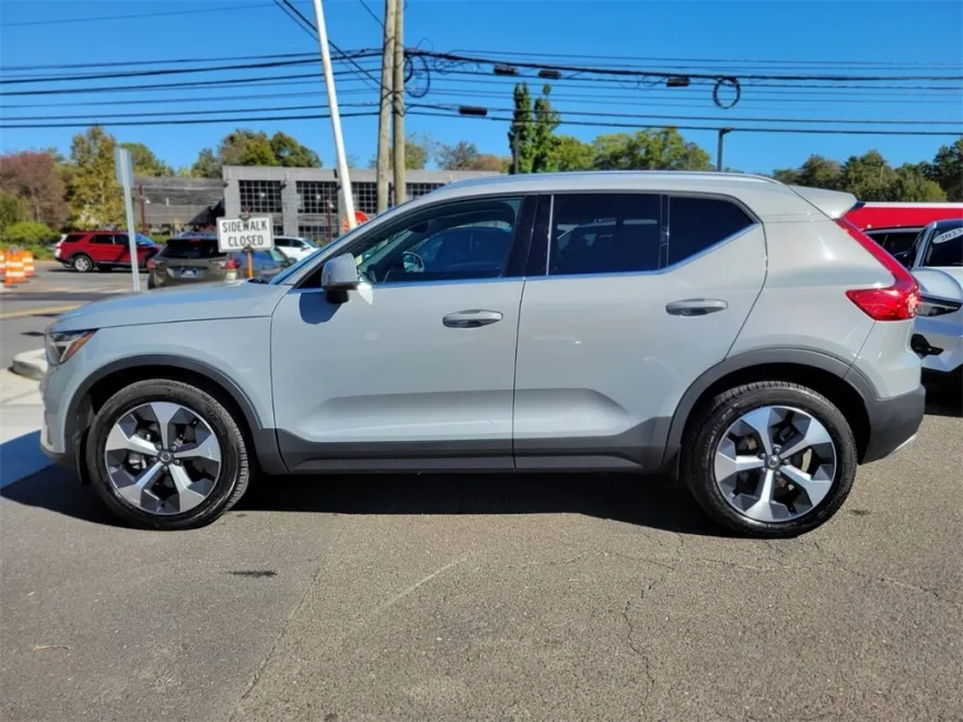 2024 Volvo XC40 Core photo 1